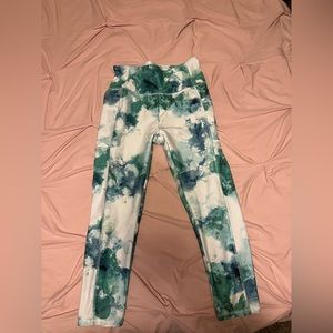 Medium yoga or workout leggings